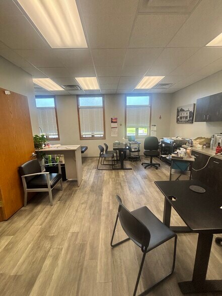 More Photos Of 737 W Green Meadows Dr, Greenfield Medical For Lease