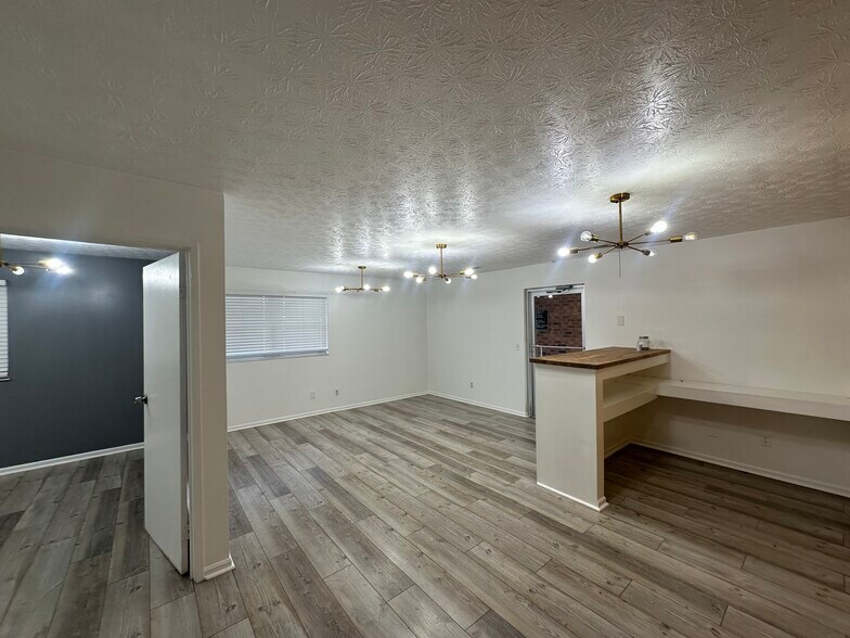 More Photos Of 5598 Glenway Ave, Cincinnati Office For Lease