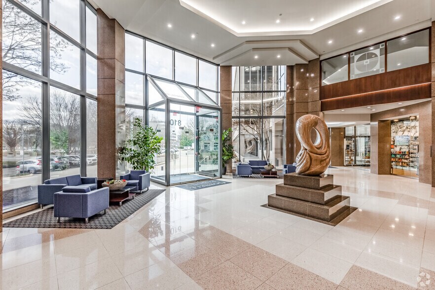 More Photos Of 8100 Boone Blvd, Vienna Medical For Lease