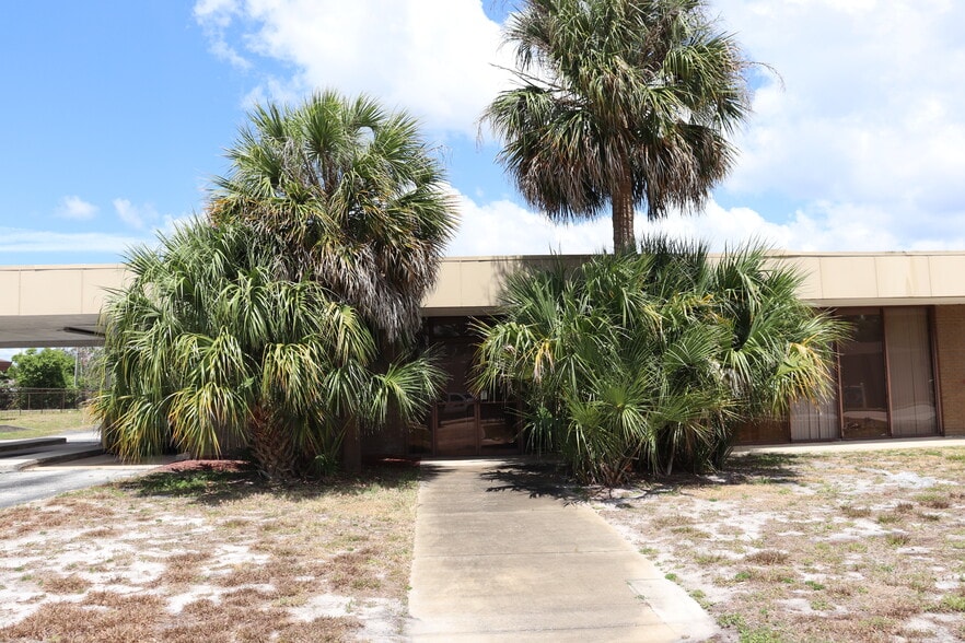 More Photos Of 940 Deltona Blvd, Deltona Bank For Sale