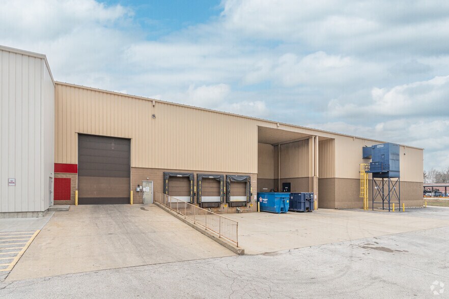 More Photos Of 711 E Porter Rd, Muskegon Manufacturing For Lease