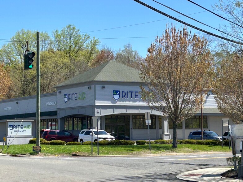 More Photos Of 508 Monroe Tpke, Monroe Drugstore For Lease