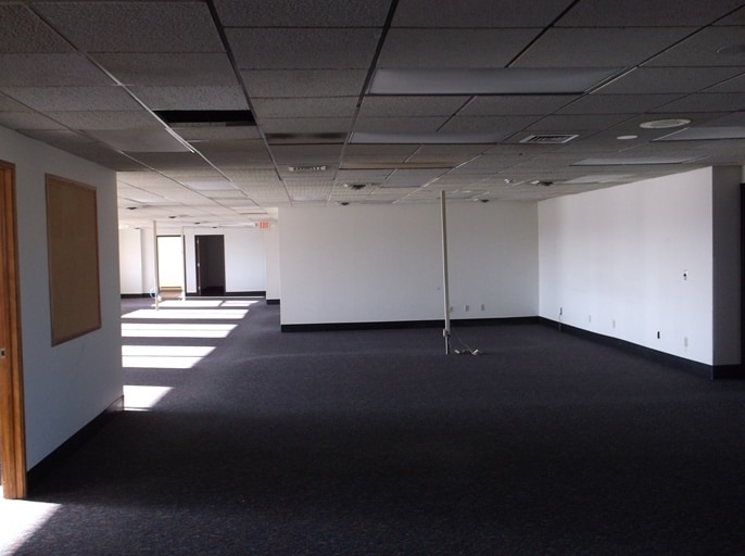 More Photos Of 206 Garfield Ave, Menasha Manufacturing For Sale