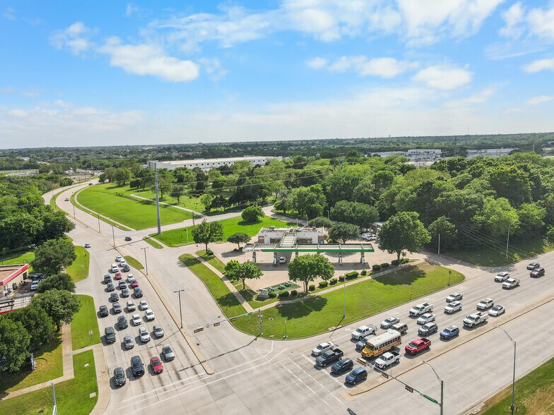 More Photos Of 2002 State Highway 66, Garland Service Station For Sale