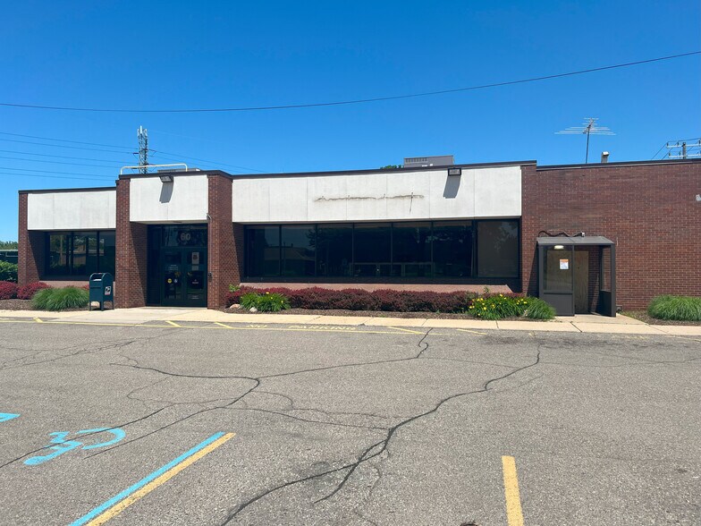 More Photos Of 60 Southfield Rd, Ecorse Bank For Sale