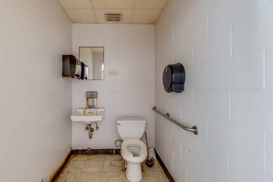 More Photos Of 2600 Earls Bridge Rd, Easley Convenience Store For Sale