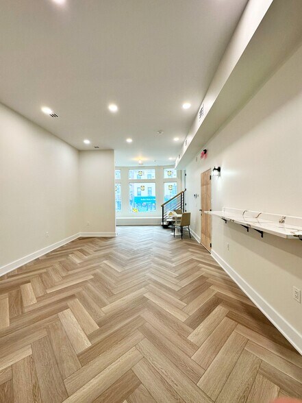 More Photos Of 423 Washington St, Hoboken Storefront Retail Office For Lease