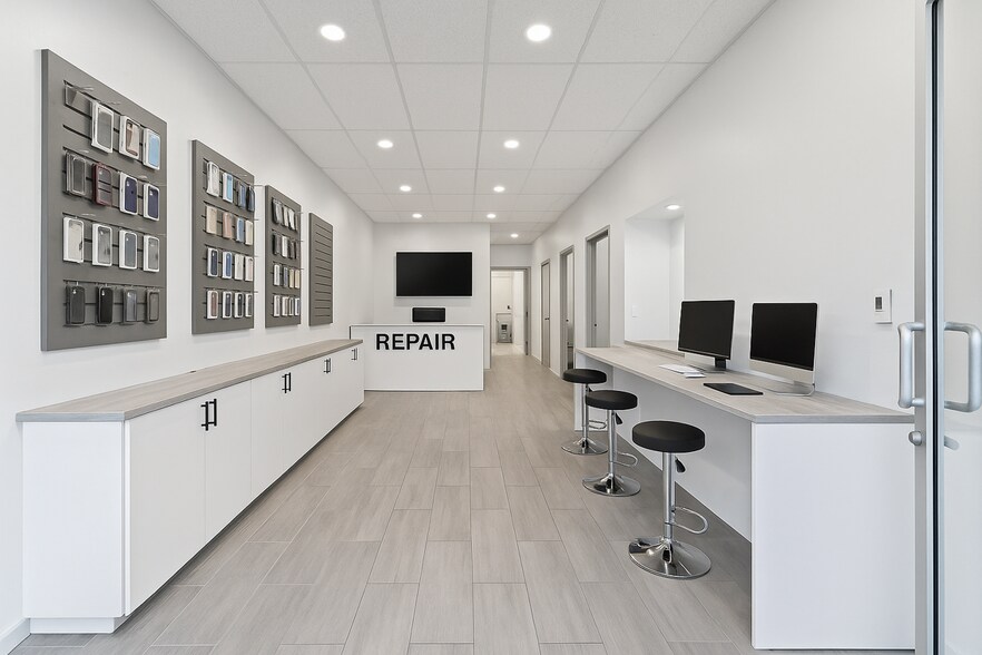 More Photos Of 4540-4590 N Shadeland Ave, Indianapolis Unknown For Lease