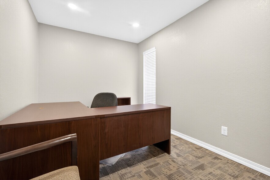 More Photos Of 2400 Tee Cir, Norman Medical For Lease