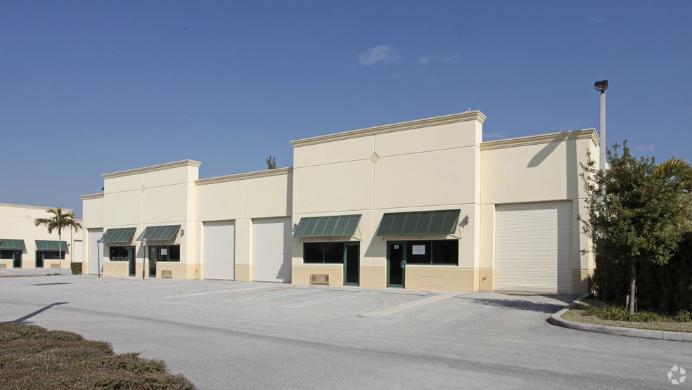 More Photos Of 4711 N Australian Ave, Mangonia Park Warehouse For Lease