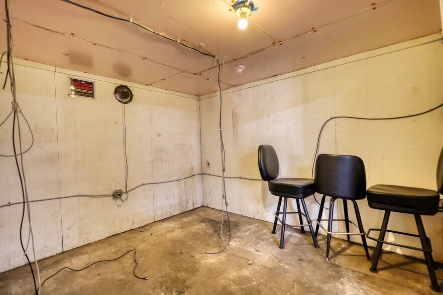 More Photos Of 247 Cannon Dr, Social Circle Restaurant For Sale