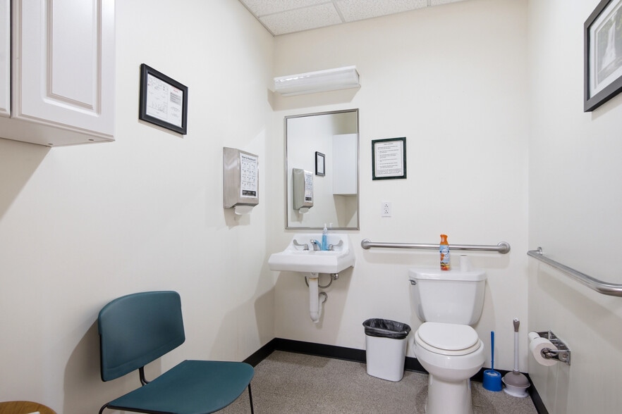 More Photos Of 115 Akers Farm Rd, Christiansburg Medical For Lease