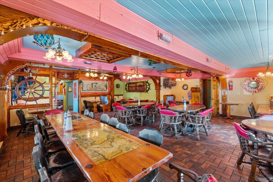 More Photos Of 1424 Main St, Sylvan Beach Restaurant For Sale