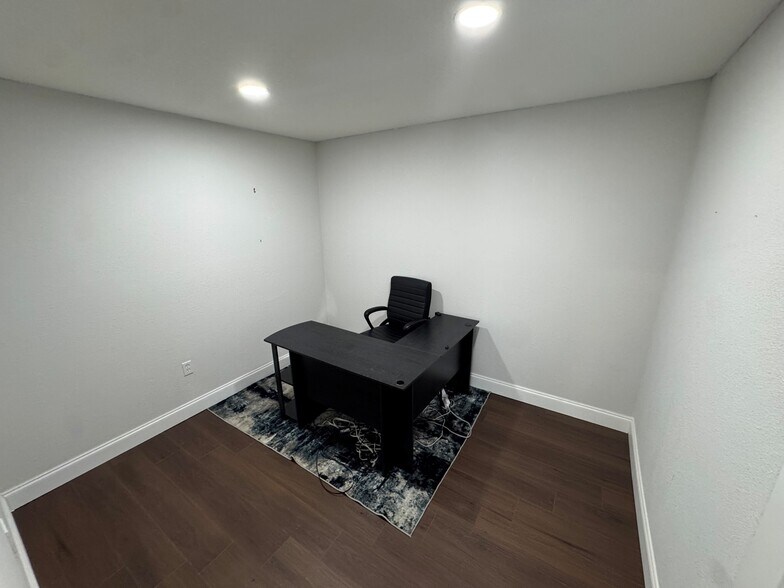 More Photos Of 641 W Fairbanks Ave, Winter Park Office For Lease