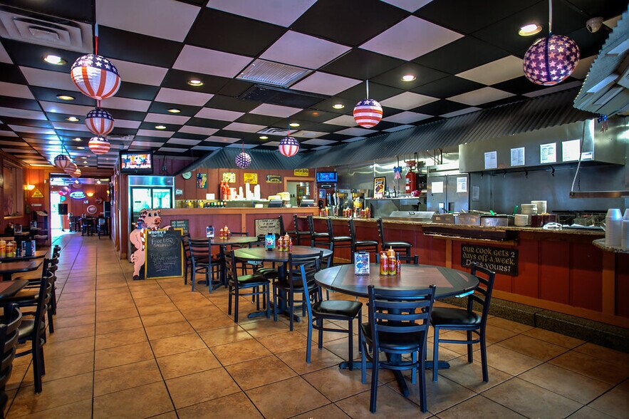 More Photos Of 1638 University Blvd S, Jacksonville Restaurant For Sale