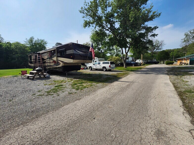 More Photos Of 469 River Rd, Lakeview Trailer Camper Park For Sale
