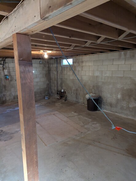 More Photos Of 340 Elm St E, Canova Sports And Entertainment For Sale