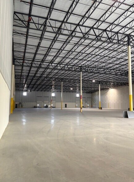 More Photos Of 145 W 38th St, Covington Warehouse For Lease