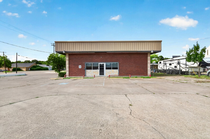 More Photos Of 815 E Moore Ave, Terrell Storefront Retail Office For Sale