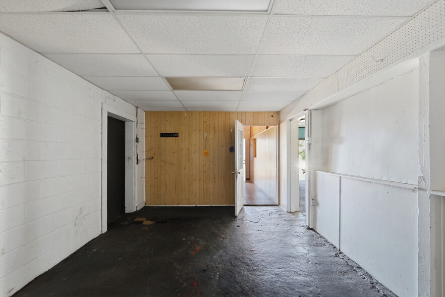 More Photos Of 679 E Main Ave, Taylorsville Flex For Sale