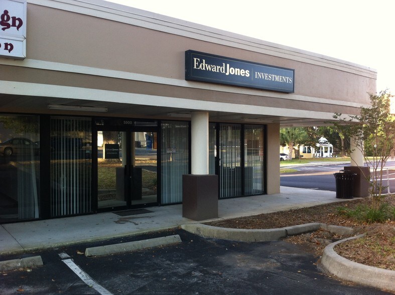 More Photos Of 5810-5840 SE Abshier Blvd, Belleview Storefront For Sale