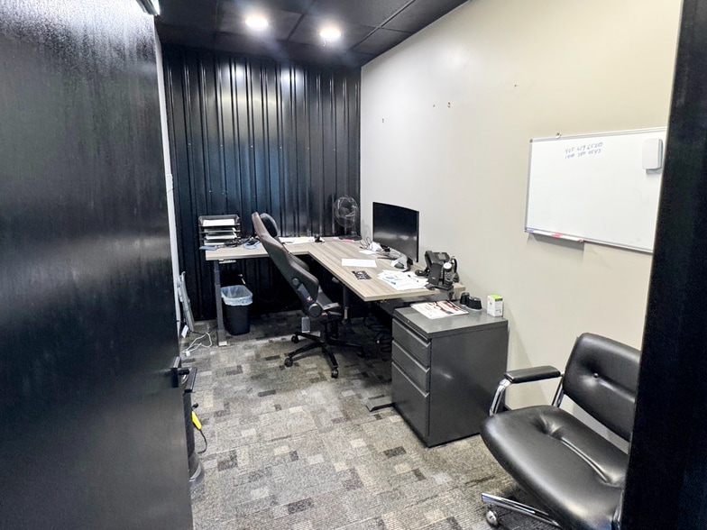 More Photos Of 5770 E Skelly Dr, Tulsa Office For Lease