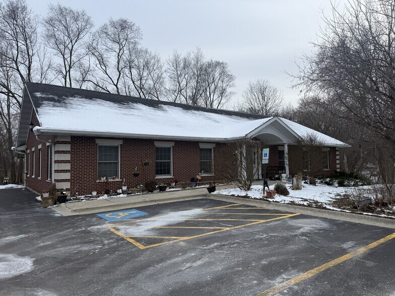 More Photos Of 301 Peterson Rd, Libertyville Medical For Lease