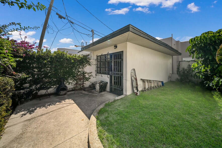 More Photos Of 411 Burns Ct, Sarasota Office For Sale