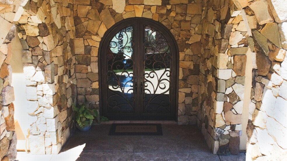 More Photos Of 7071 Ridge Road, Newcastle Winery Vineyard For Sale