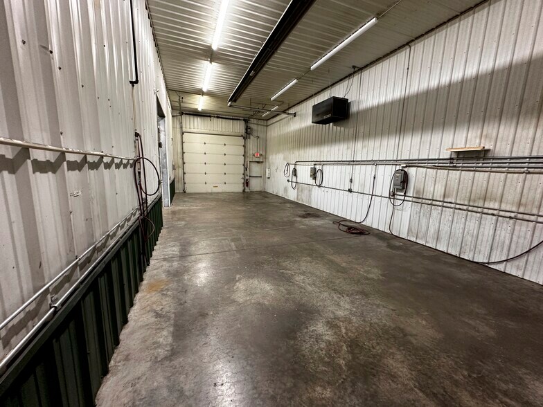 More Photos Of 139 Penn Manor Rd, Irwin Manufacturing For Lease