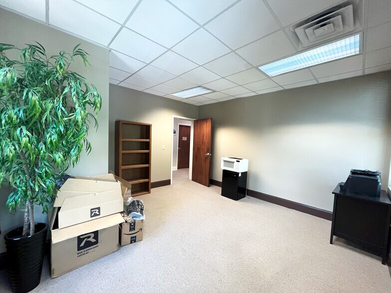 More Photos Of 240 Seven Farms Dr, Daniel Island Office For Sale