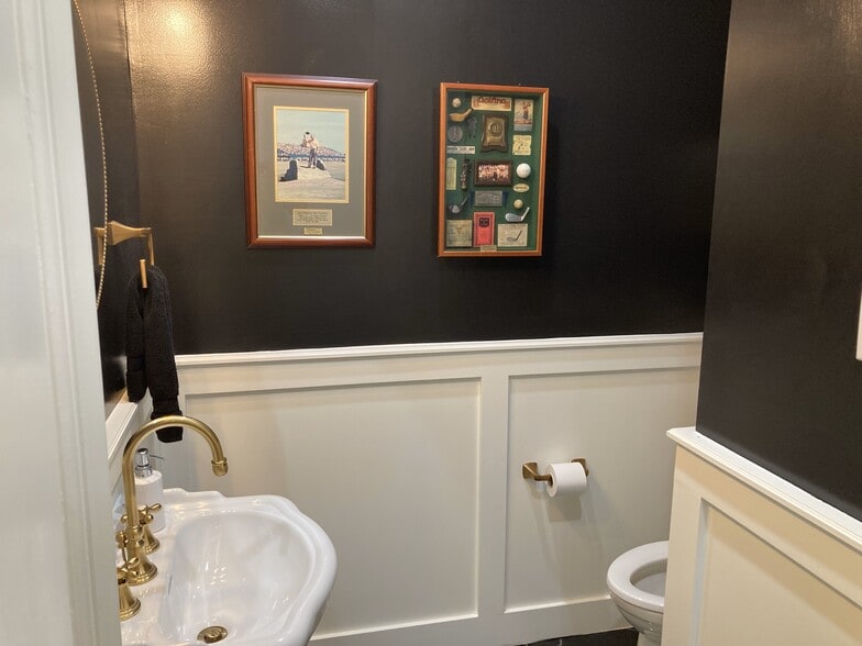 More Photos Of 4344 Congress Ave, Dallas Office For Sale