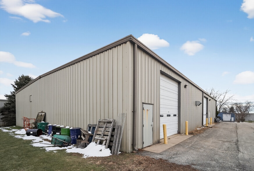 More Photos Of 808 Hicks Dr, Elburn Industrial For Sale