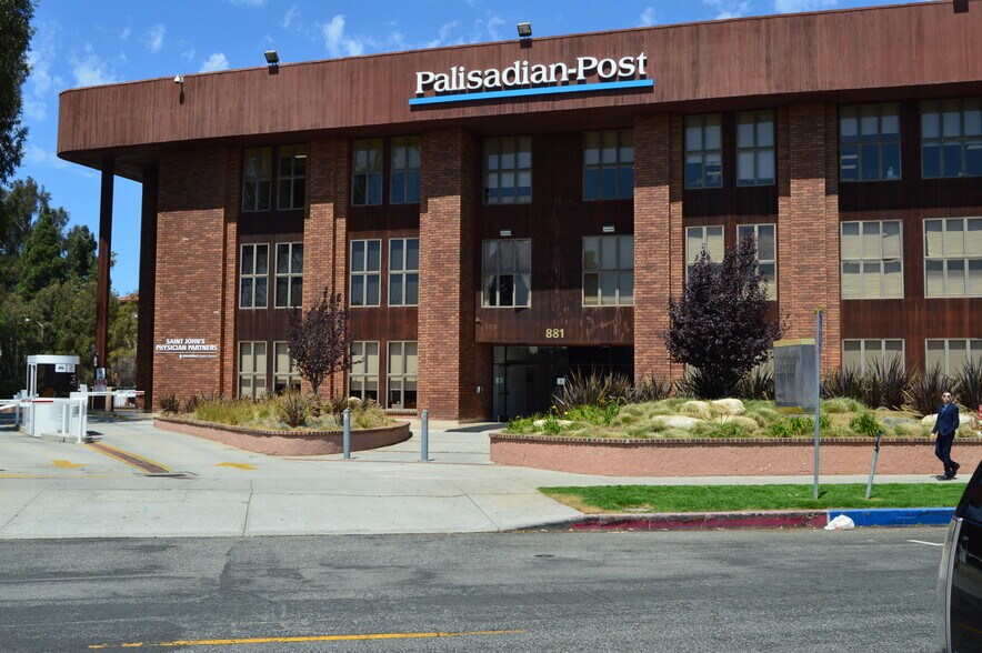 More Photos Of 881 Alma Real Dr, Pacific Palisades Loft Creative Space For Lease