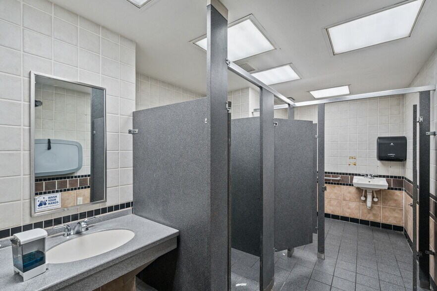 More Photos Of 10071 Hutchison Blvd, Panama City Beach Freestanding For Lease