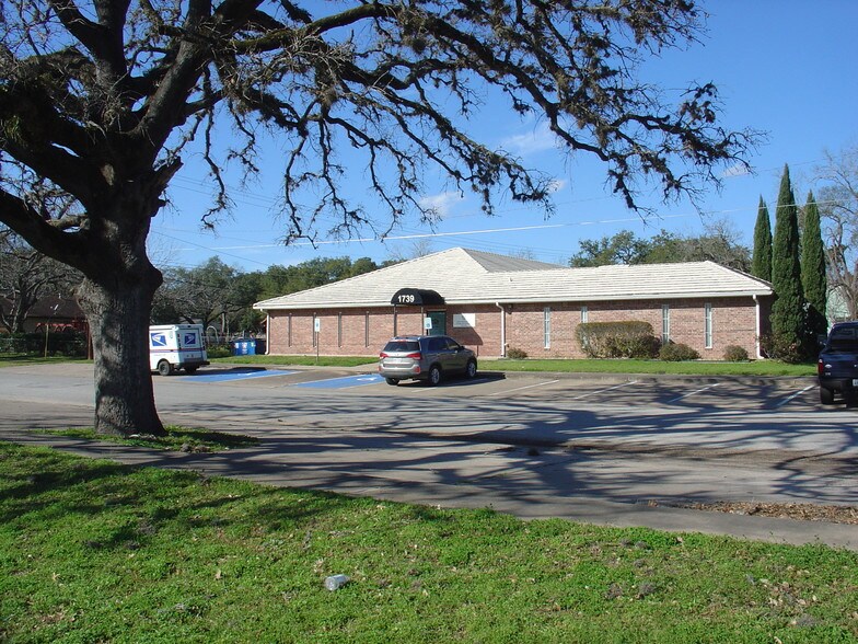 More Photos Of 1739 13th St, Hempstead Medical For Sale