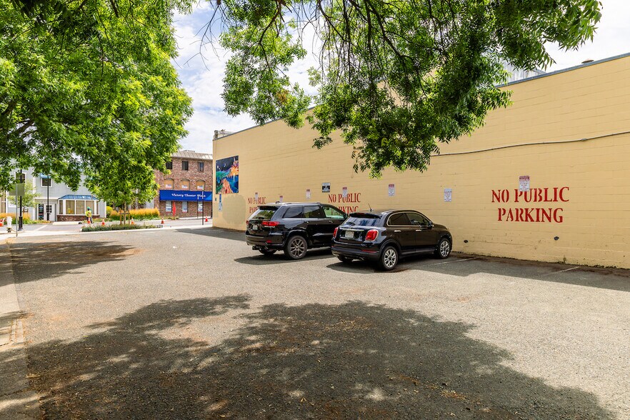 More Photos Of 328-372 N State St, Ukiah Storefront Retail Office For Lease