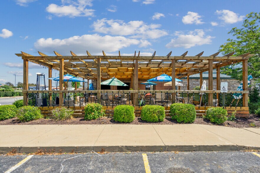 More Photos Of 5400 Edgewood Rd NE, Cedar Rapids Restaurant For Sale