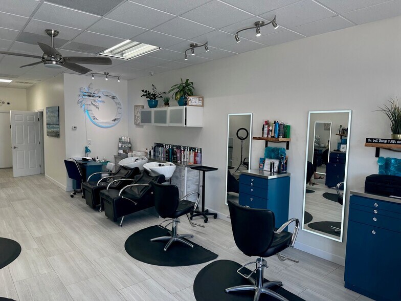 More Photos Of 1271-1291 San Christopher Dr, Dunedin General Retail For Lease