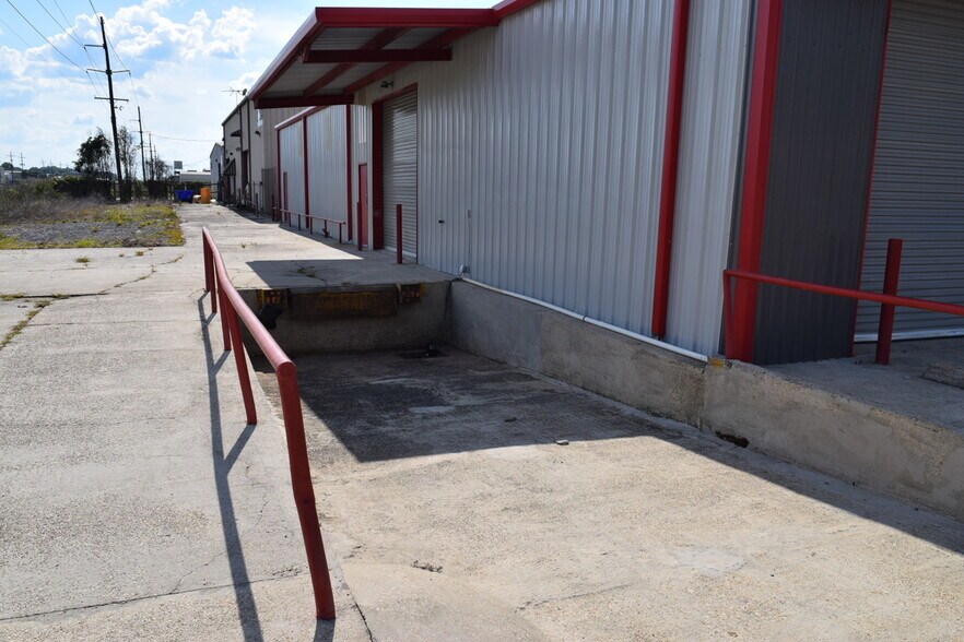 More Photos Of 2611 N Dumont Dr, Baton Rouge Warehouse For Lease