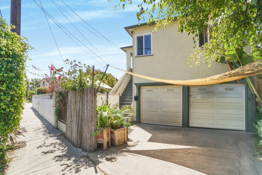 More Photos Of 2045 Penmar Ave, Venice Apartments For Sale