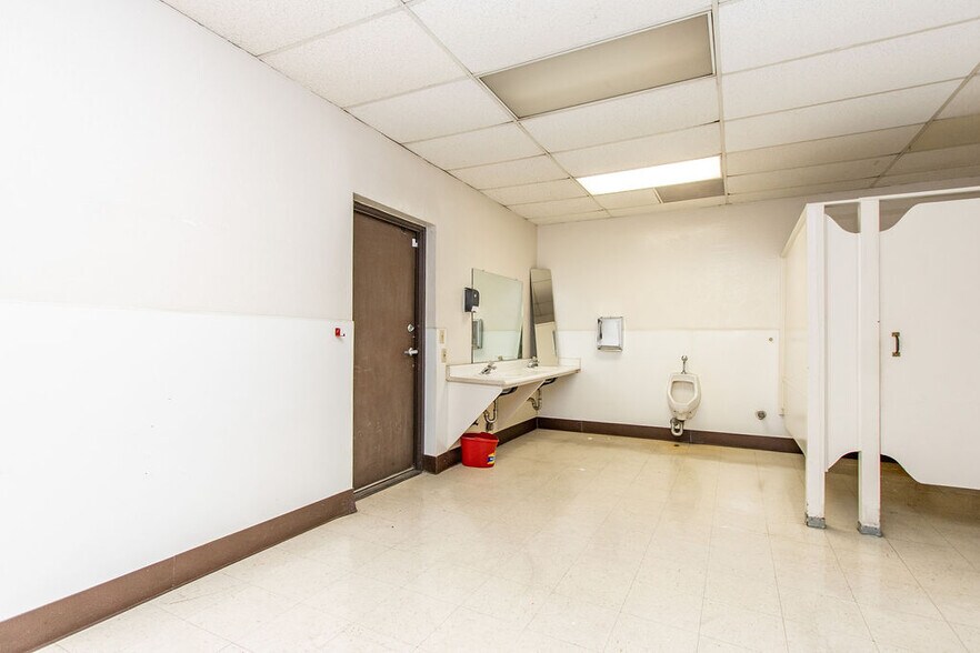 More Photos Of 138 Regis St, Turlock Office For Lease