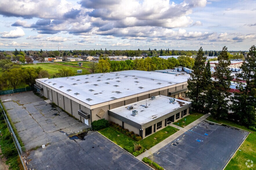 More Photos Of 1105-1107 Terminal St, West Sacramento Warehouse For Sale