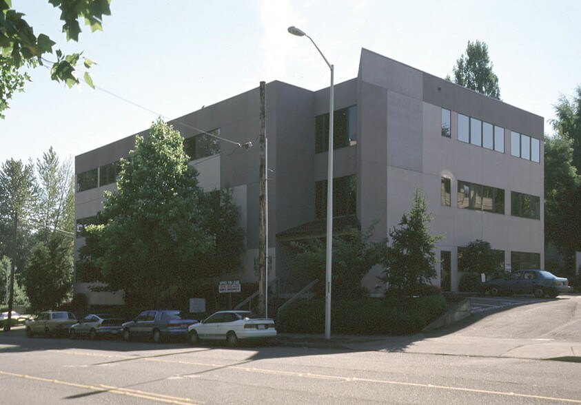 More Photos Of 10303 Meridian Ave N, Seattle Office For Lease