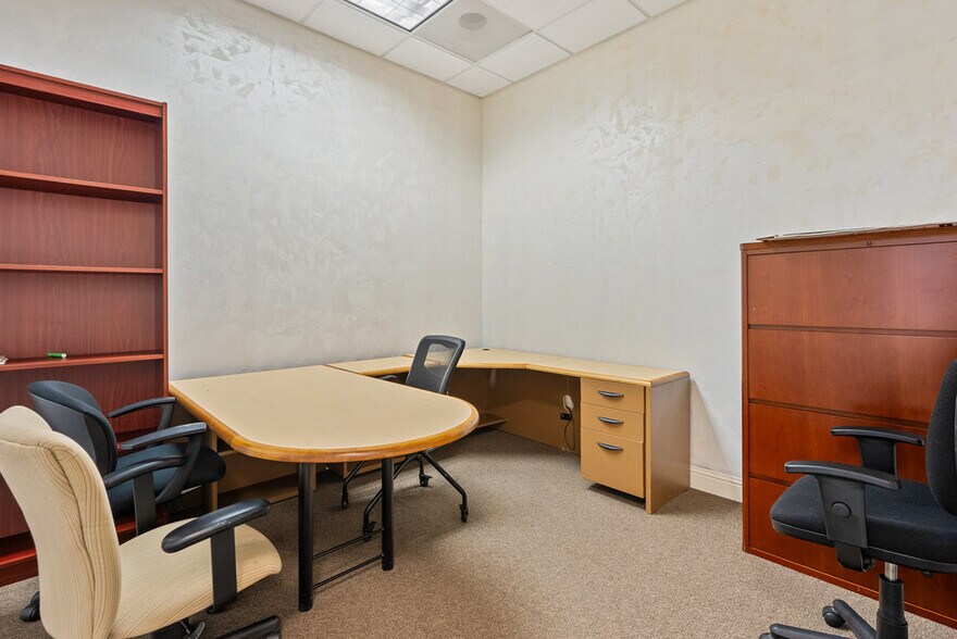 More Photos Of 829 San Benito St, Hollister Office For Sale