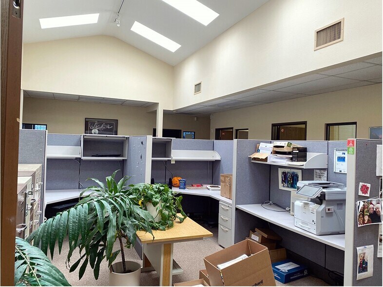 More Photos Of 118 State Pl, Escondido Flex For Lease