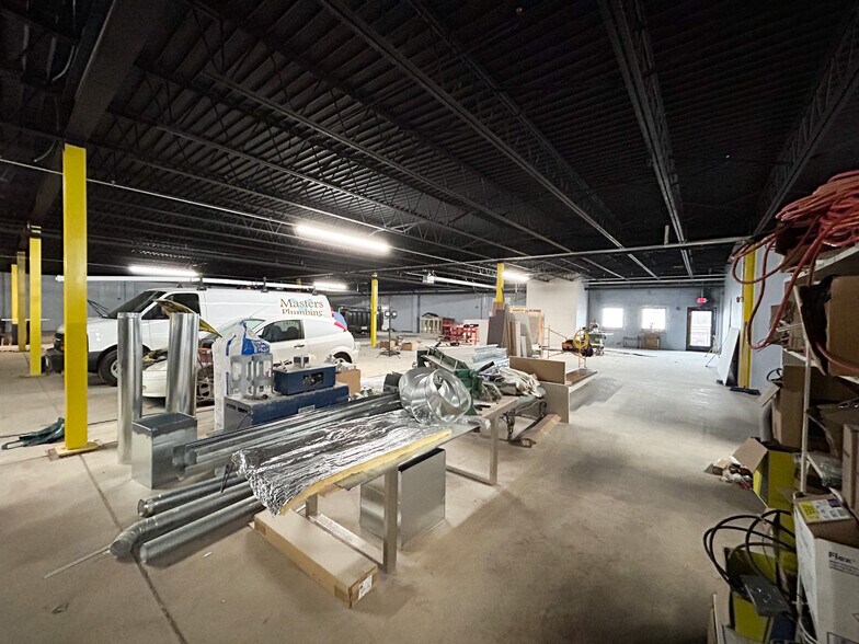 More Photos Of 224 N Stewart Ave, Springfield Warehouse For Lease