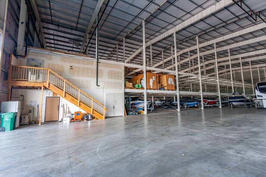 More Photos Of 4700 Marketplace Dr, Johnstown Warehouse For Sale