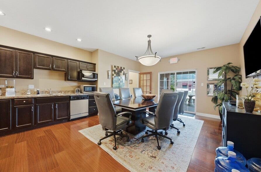 More Photos Of 15-17 Scrementi Ln, Steger Office For Sale