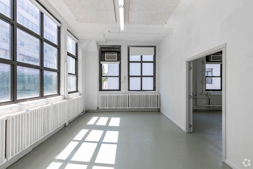 More Photos Of 43-01 21st St, Long Island City Manufacturing For Lease